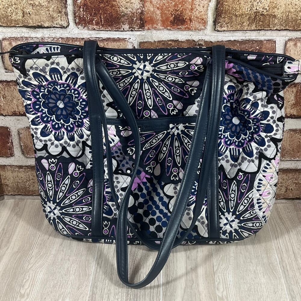 Gorgeous Vera Bradley Tote Bag In Mimosa Medallion With Zip Closure Navy Blue